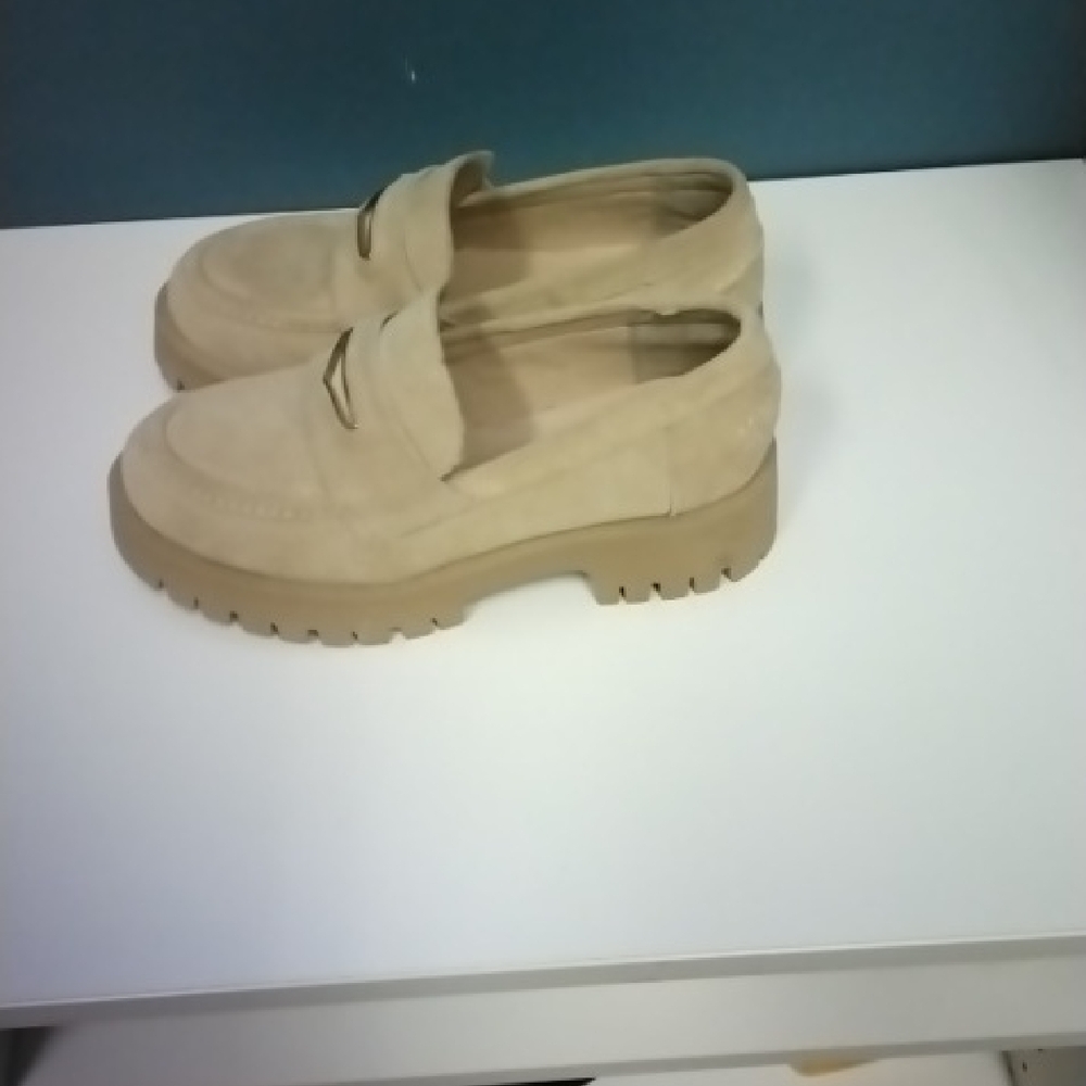 Shoes - Picture 2 of 9
